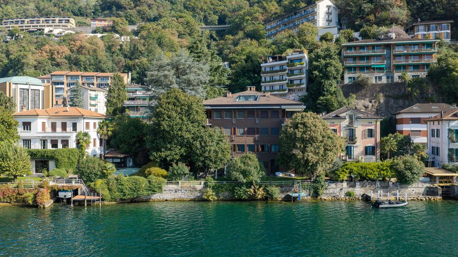 The residence seen from the lake
